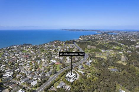 Photo of property in 201 Whangaparaoa Road, Red Beach, 0932