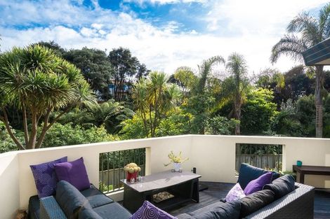 Photo of property in 35 Vermeer Place, West Harbour, Auckland, 0618