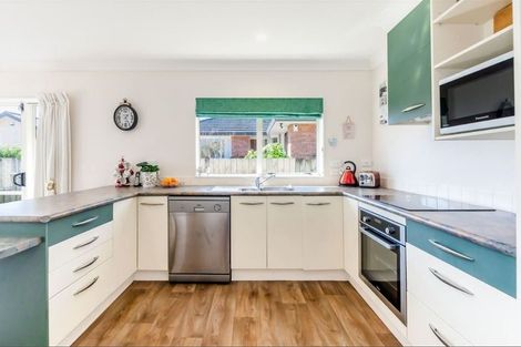 Photo of property in 19 Balmerino Grove, Waikanae, 5036