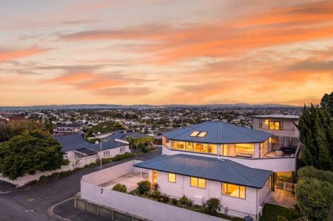 Photo of property in 7 Enfield Road, Hospital Hill, Napier, 4110