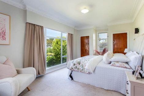 Photo of property in 10 Covil Avenue, Te Atatu South, Auckland, 0610