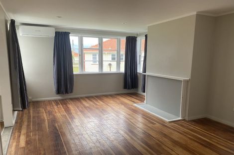 Photo of property in 11 Goldsmith Crescent, Levin, 5510