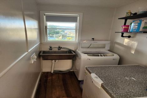 Photo of property in 10 Paraekaretu Street, Hunterville, 4730