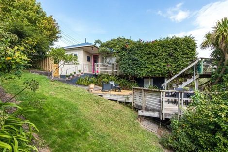 Photo of property in 21 Island Bay Road, Beach Haven, Auckland, 0626