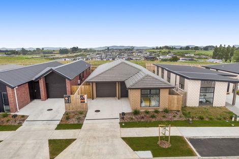 Photo of property in 25 Waruhia Crescent, Rototuna North, 3281