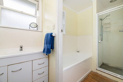 Photo of property in 9 Boler Place, New Lynn, Auckland, 0600