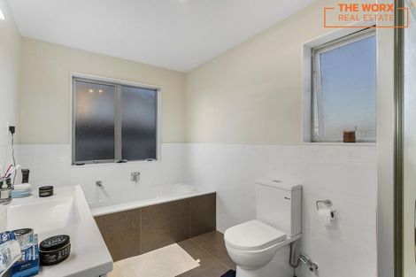 Photo of property in 11 Regis Park Drive, Pukekohe, 2120