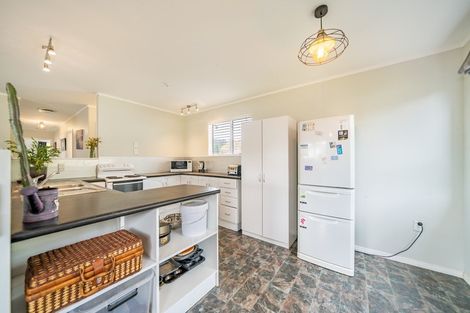 Photo of property in 63 Norana Road, Timberlea, Upper Hutt, 5018