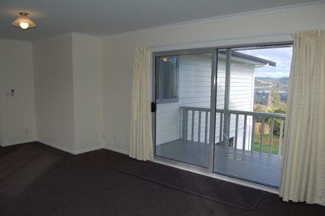 Photo of property in 27 Aniseed Grove, Timberlea, Upper Hutt, 5018
