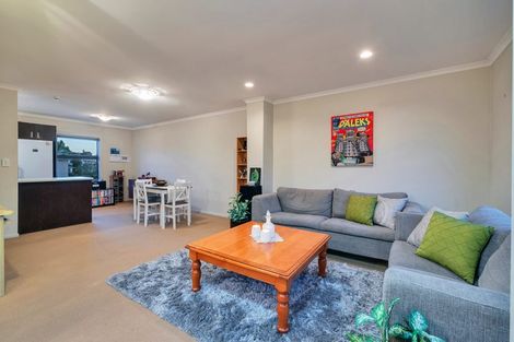 Photo of property in 35 Barnea Circle, Glen Eden, Auckland, 0602