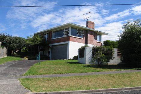 Photo of property in 2/10 Tipau Street, Torbay, Auckland, 0630