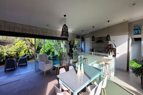 Photo of property in 28 Veale Road, Frankleigh Park, New Plymouth, 4310