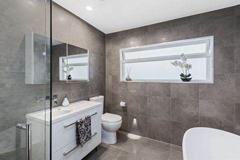 Photo of property in 17b Crosdale Place, Burnside, Christchurch, 8042