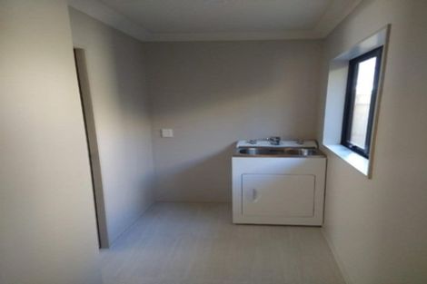 Photo of property in 3 Brindle Way, Newlands, Wellington, 6037