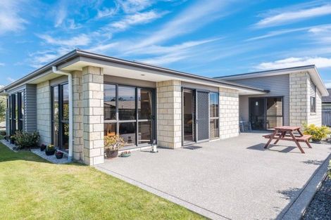 Photo of property in 25 Consort Close, Paraparaumu Beach, Paraparaumu, 5032