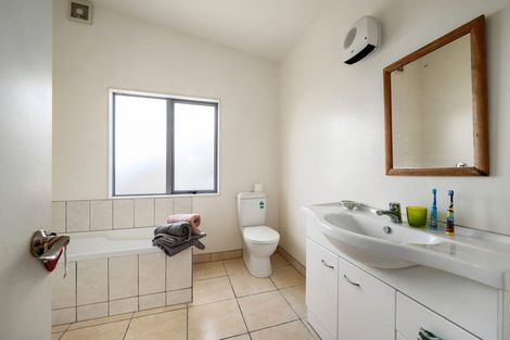 Photo of property in 40c Cunliffe Street, Johnsonville, Wellington, 6037