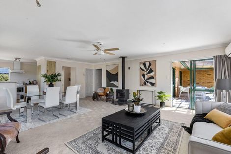 Photo of property in 14 Laurie Street, Red Beach, 0932