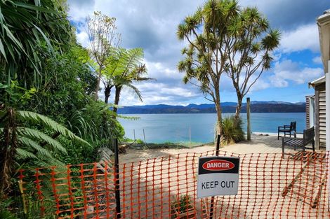 Photo of property in 1 Maramanui Way, Karaka Bays, Wellington, 6022