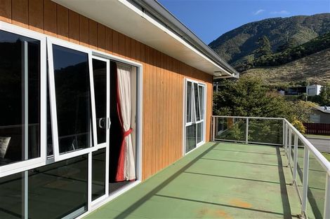 Photo of property in 10 Cornwall Street, Picton, 7220