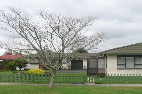 Photo of property in 2/12 Wellington Street, Papakura, 2110
