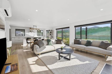 Photo of property in 51 Obelisk Street, Wanaka, 9305