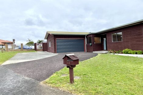 Photo of property in 13 Glenshee Place, Highland Park, Auckland, 2010