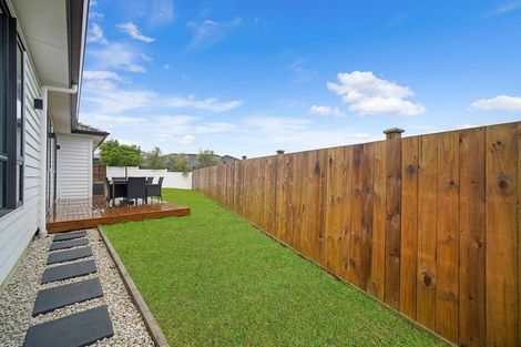 Photo of property in 7 Tautoru Avenue, Orewa, 0931