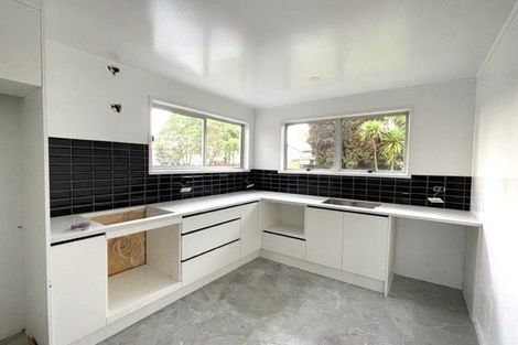 Photo of property in 58 Oreil Avenue, West Harbour, Auckland, 0618