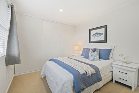 Photo of property in 5 Chevron Place, Castor Bay, Auckland, 0620