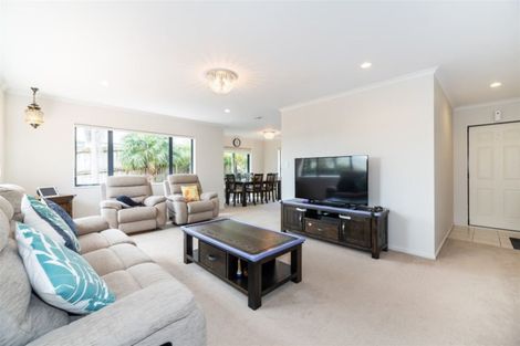 Photo of property in 10 Roy Maloney Drive, Henderson, Auckland, 0612
