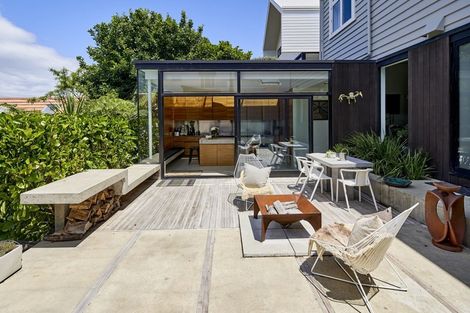 Photo of property in 8 Mcfarlane Street, Mount Victoria, Wellington, 6011