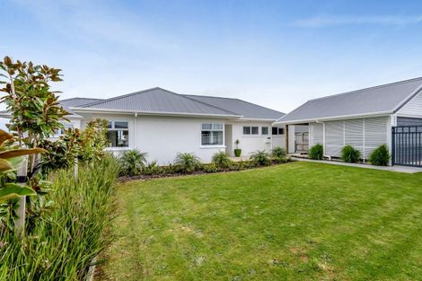 Photo of property in 7 Lemont Place, Westown, New Plymouth, 4310