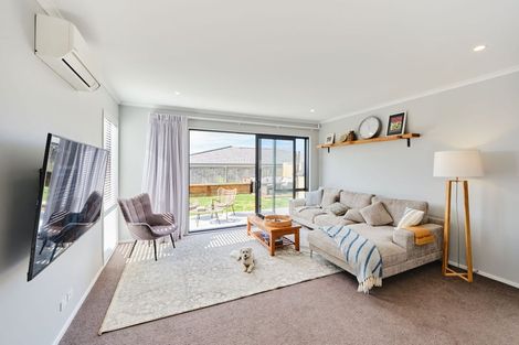 Photo of property in 104 Symes Drive, Red Beach, 0932