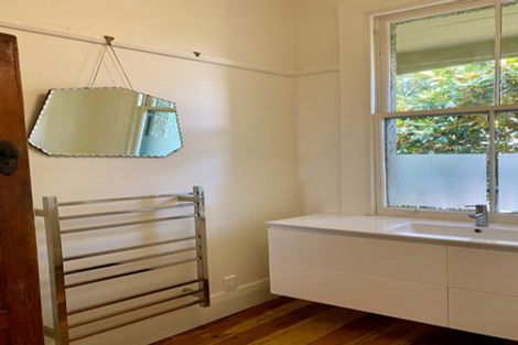 Photo of property in 70-72 Vauxhall Road, Devonport, Auckland, 0624