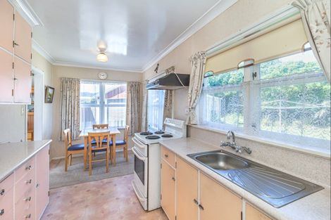 Photo of property in 10 Ross Street, Levin, 5510