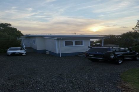 Photo of property in 12 Tindalls Bay Road, Tindalls Beach, Whangaparaoa, 0930