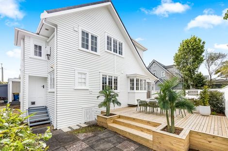 Photo of property in 203 Hurstmere Road, Takapuna, Auckland, 0622