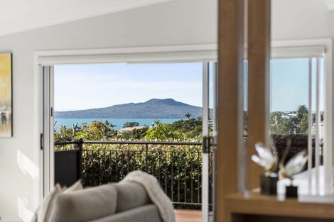 Photo of property in 19 Aberdeen Road, Castor Bay, Auckland, 0620