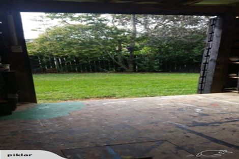 Photo of property in 8a Holiday Road, Stanmore Bay, Whangaparaoa, 0932