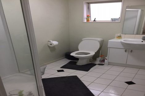 Photo of property in 2i/20 Ian Marwick Place, Birkenhead, Auckland, 0626