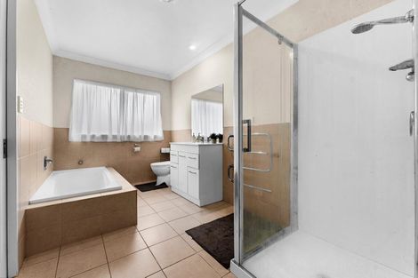 Photo of property in 1 Monash Place, Flat Bush, Auckland, 2016