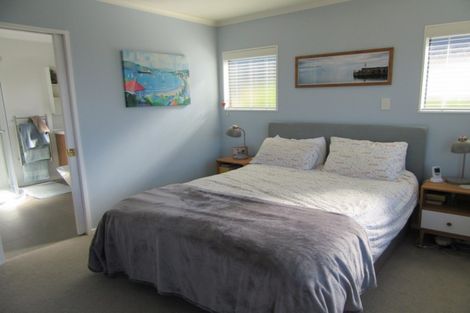 Photo of property in 87 Cypress Drive, Maungaraki, Lower Hutt, 5010