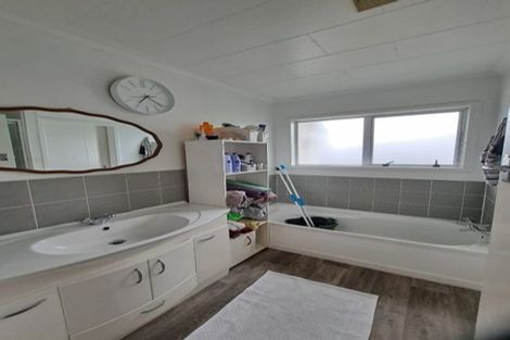 Photo of property in 20 Stuart Place, Blagdon, New Plymouth, 4310