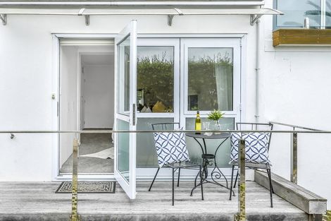 Photo of property in 2/24 Selwyn Road, Cockle Bay, Auckland, 2014