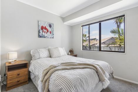 Photo of property in 15 Pinewood Grove, Botany Downs, Auckland, 2010