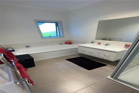 Photo of property in 2 Derbyshire Place, Dinsdale, Hamilton, 3204