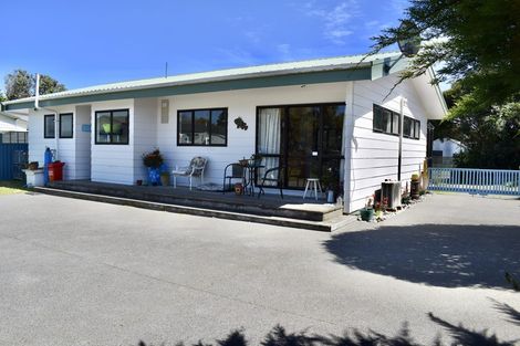 Photo of property in 28 Sarah Street, Waikawa Beach, Levin, 5573