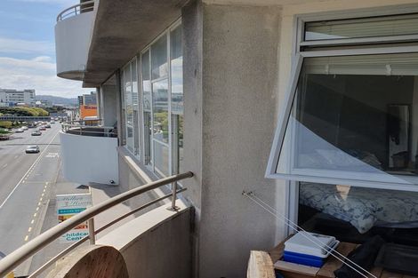 Photo of property in Grandstand Apartments, 4/80 Kent Terrace, Mount Victoria, Wellington, 6011