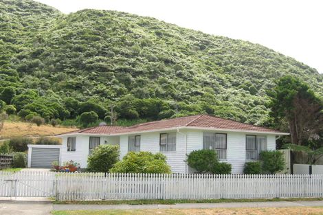 Photo of property in 17 Indiana Grove, Totara Park, Upper Hutt, 5018