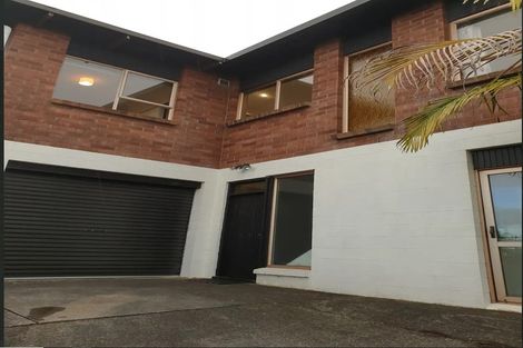 Photo of property in 27 Noeleen Street, Glenfield, Auckland, 0629